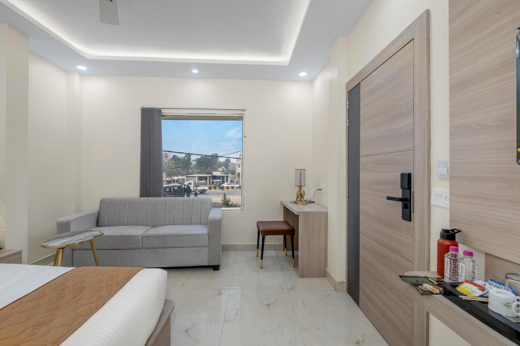 Hotel Sudarshan Ayodhya Екстер'єр фото